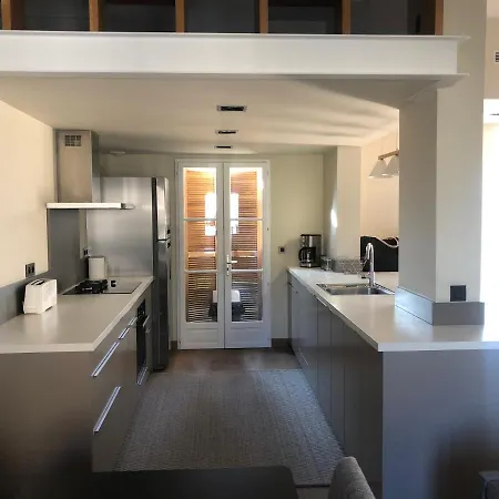 Centre Apartment *