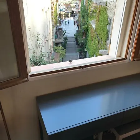 Apartment Centre *