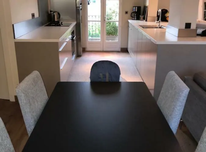 Apartment Centre