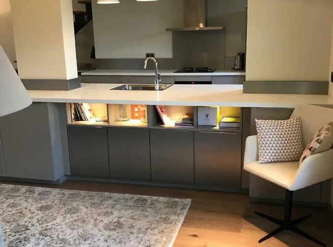 Apartment Centre *