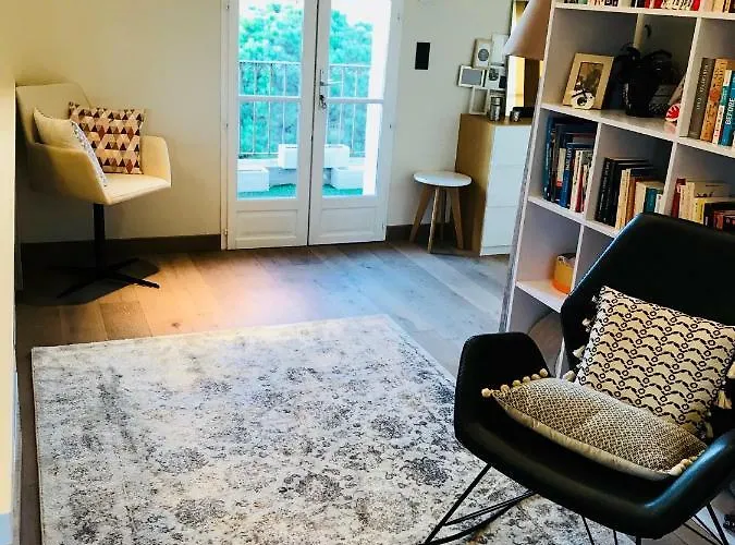 Apartment Centre