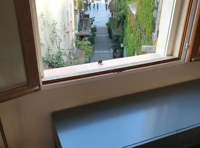 Apartment Centre *